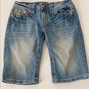 Miss Me Signature Bermuda Short Floral Pocket 28